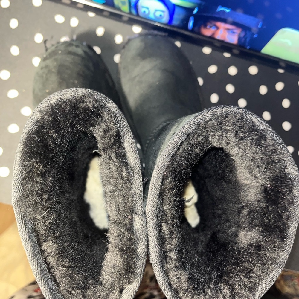 Women’s black UGG boots. Size 6 - Picture 4 of 5